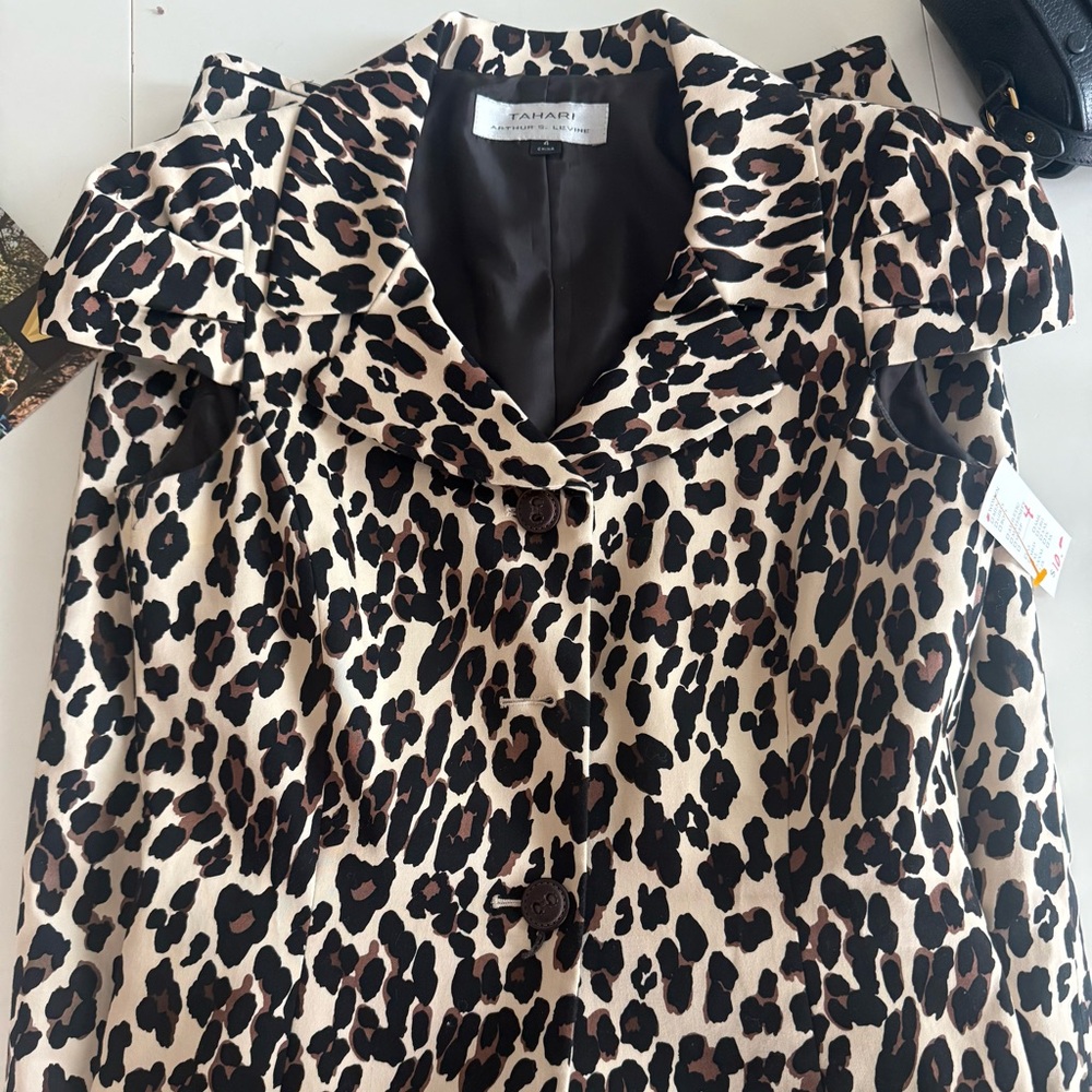 Tahari Leopard short sleeve suit - size 4